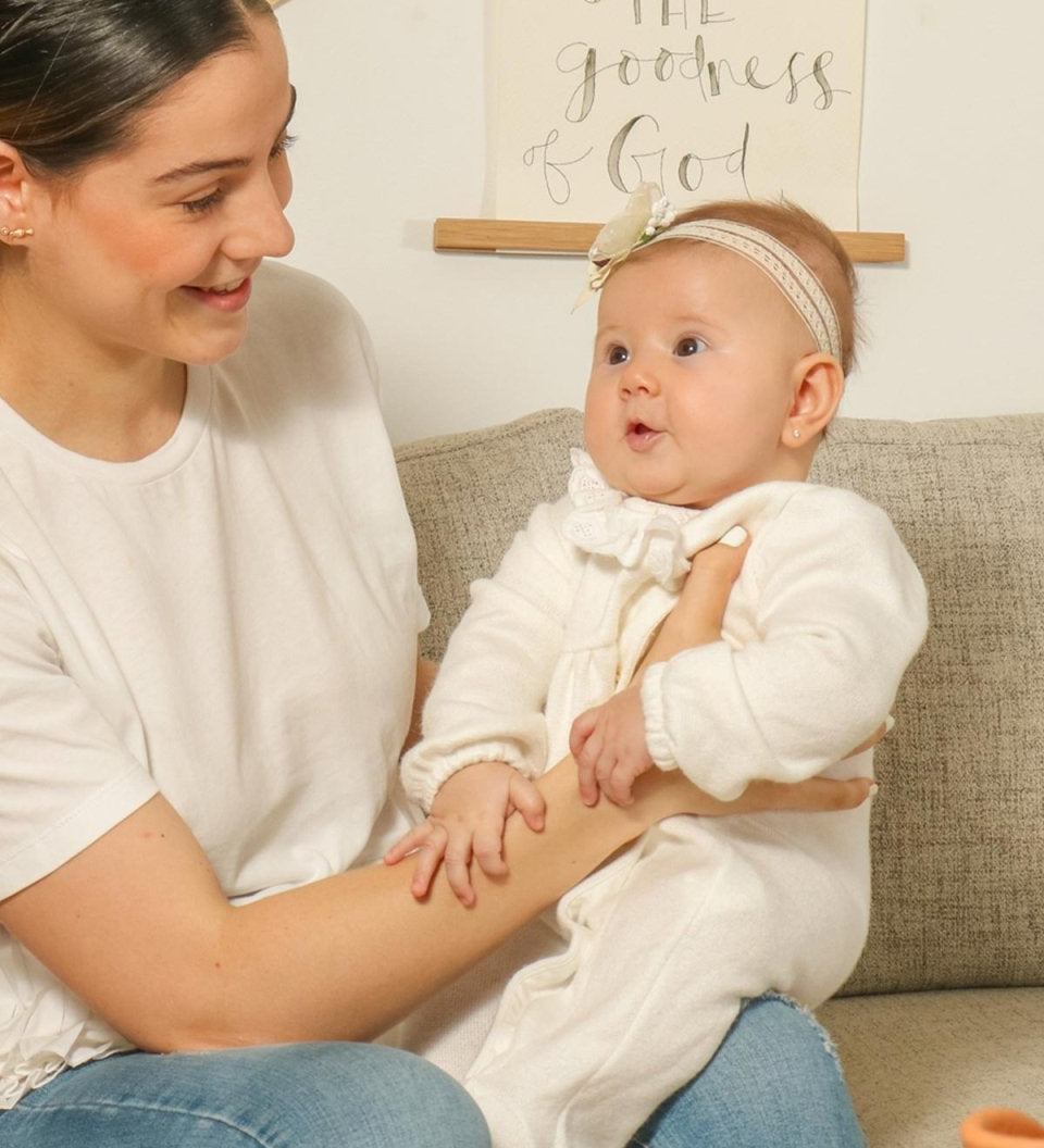 Pijama enteriza blanca con botones dorados y boleros para bebé niña - Cielito